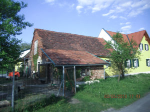 Haus mit altem Dach
